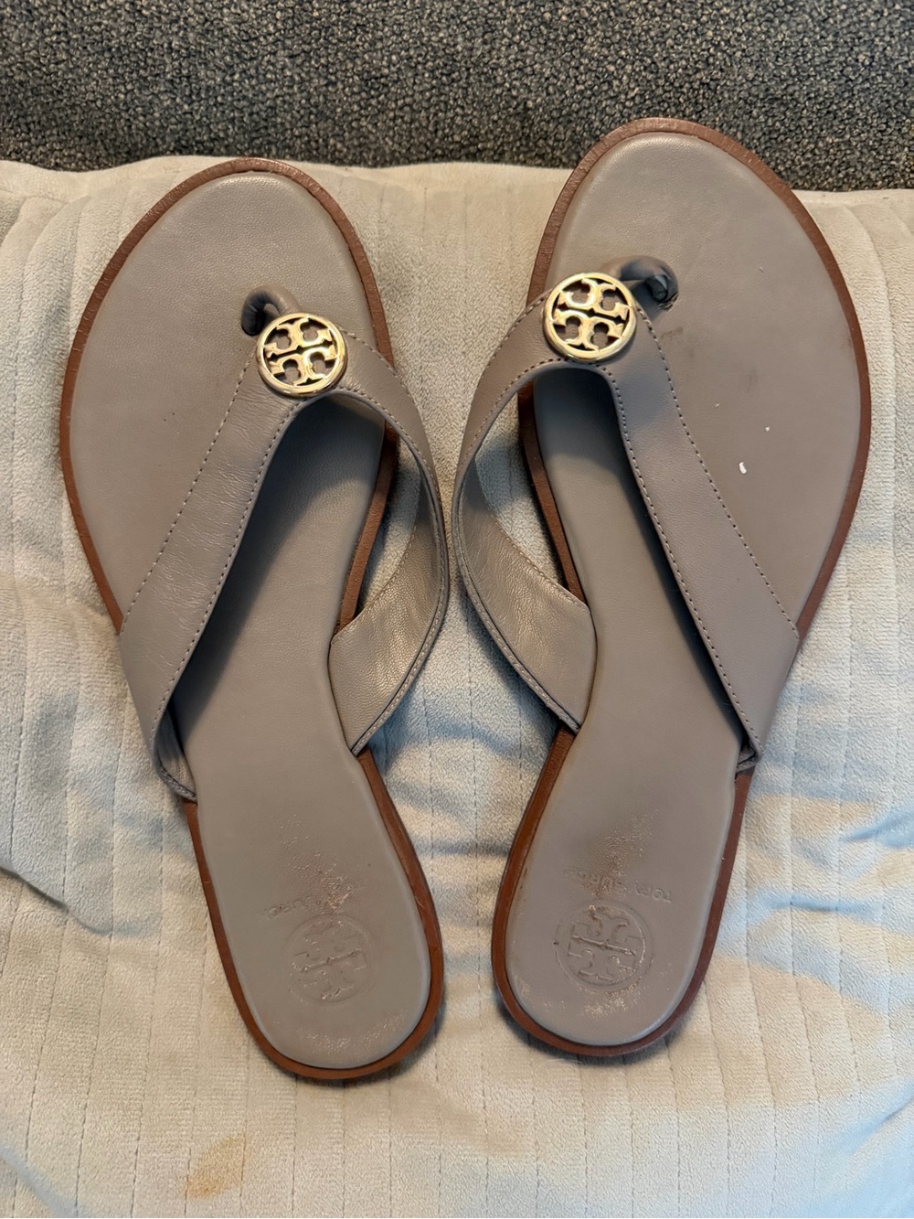 Tory Burch Gray Leather Thong Sandals with Gold Logo Medallion